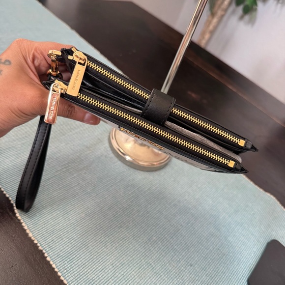 Michael Kors Jet Set Travel Large Double Zip Wristlet wallet - Picture 3 of 8